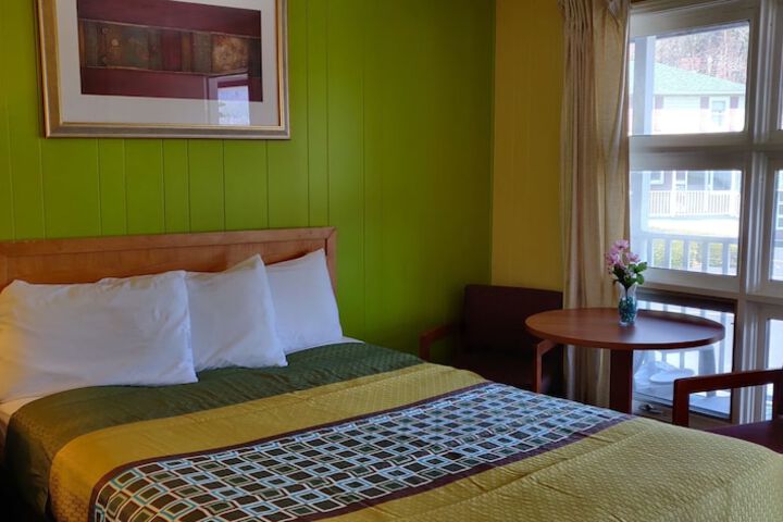Pinebrook Motel