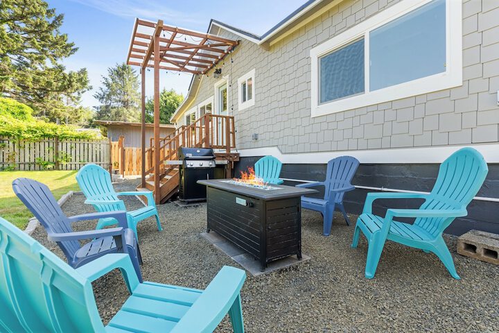 1 / 2 Mi to Ocean: Copalis Beach Hideaway!