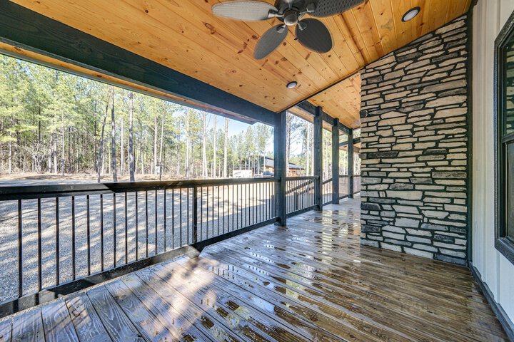 Near New Casino: Broken Bow Cabin w / Hot Tub