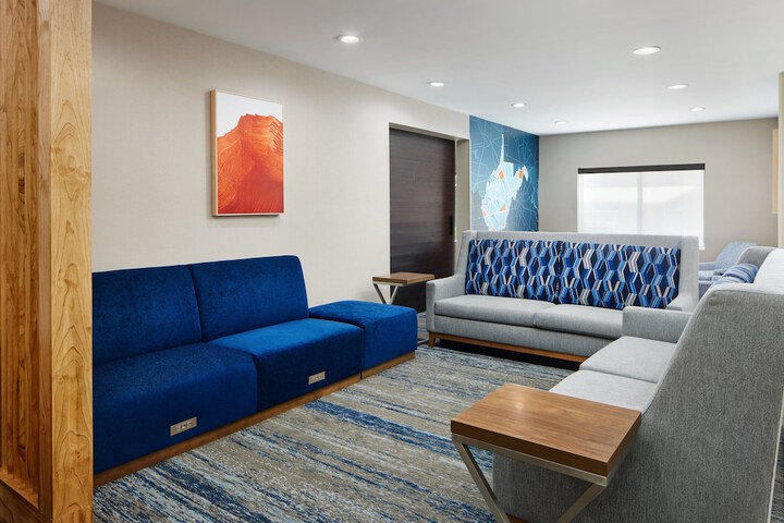 Holiday Inn Express & Suites Wheeling by IHG