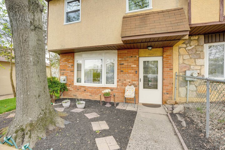 Charming Willow Grove Home w / Patio + Fire Pit!