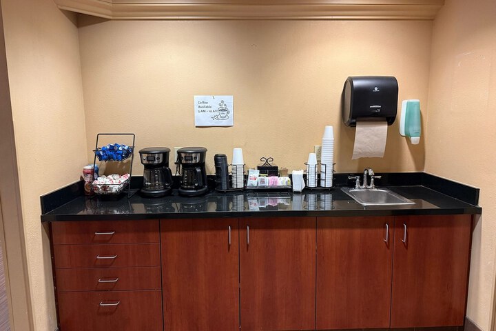 Richland Inn & Suites