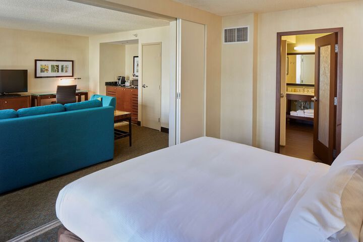 DoubleTree by Hilton Hotel Alana - Waikiki Beach