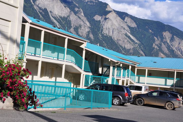 Hotel 4 of 8