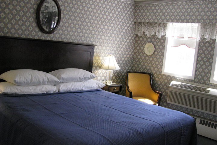 Room 11 of 33