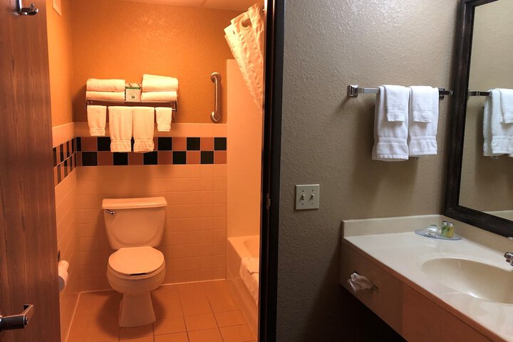 Room 27 of 42