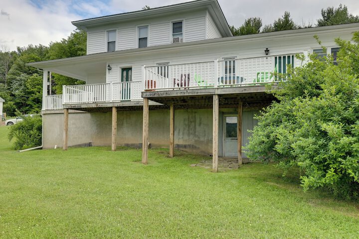 Lawrenceville Apartment w / Deck Near Gaming Lands!