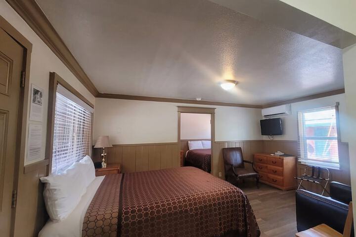 Room 83 of 137
