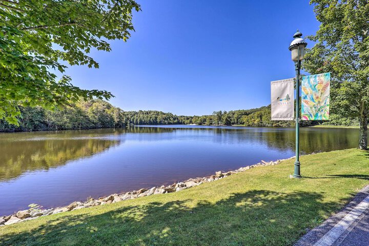 Lake & Pool Access! Outdoorsy Getaway in Newland