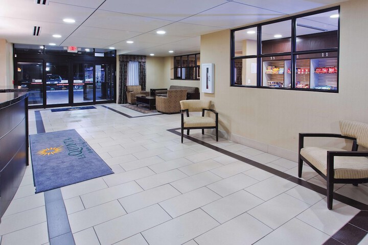 La Quinta Inn & Suites by Wyndham Columbus - Grove City