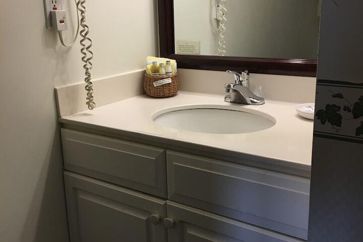 Camden Riverhouse Hotel