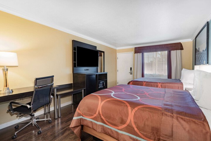 Room 32 of 34