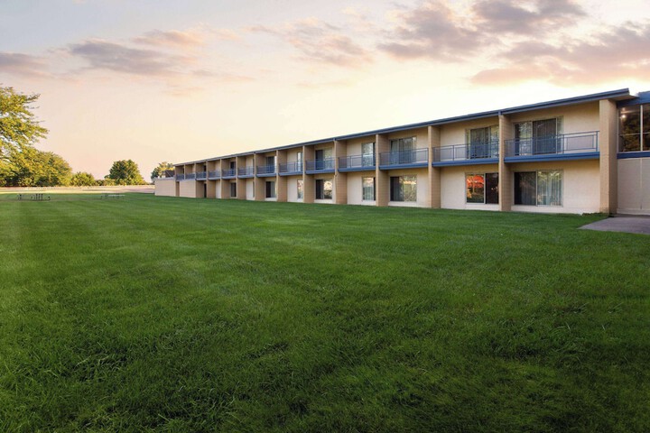 Hotel Exterior 44 of 44