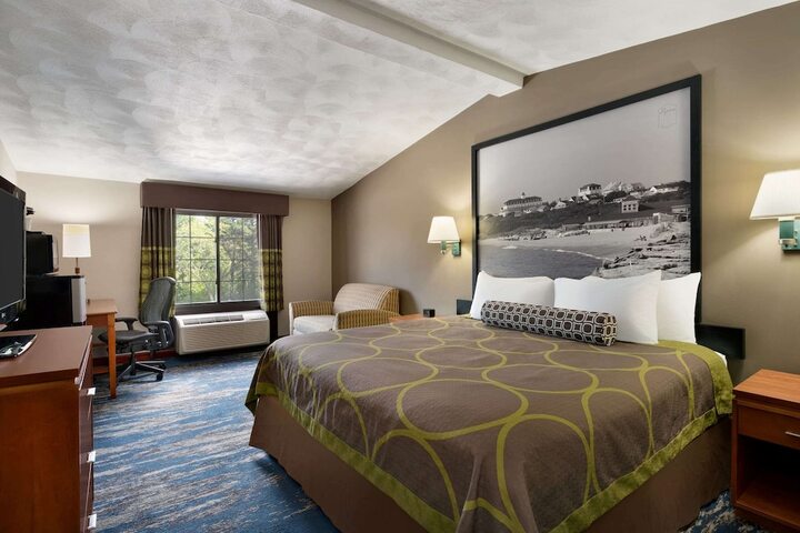 Room 16 of 27