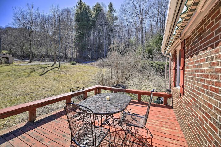 Quaint Creekside Home w / Spacious Deck & Yard