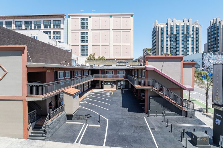 Alexis Park Hotel