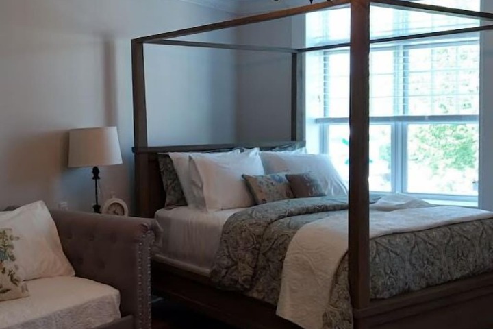 Harbor House Inn