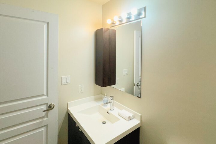 RivetStays - The Fly Luxury Suites
