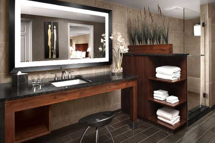 DoubleTree by Hilton Akron Fairlawn