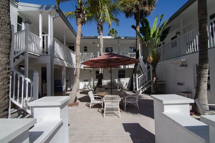 Hotel Exterior 93 of 95