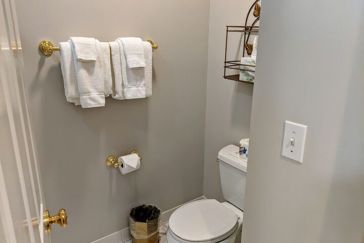 Room 172 of 239