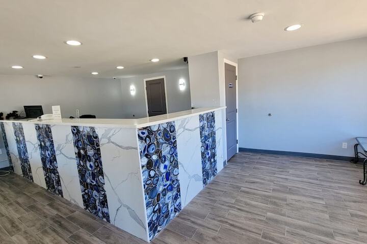 Budget Inn & Suites