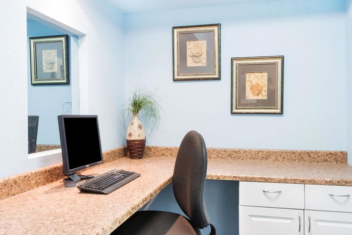 Business Center 21 of 21
