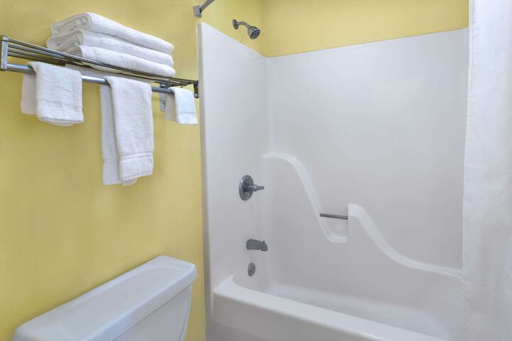 Super 8 by Wyndham Breaux Bridge