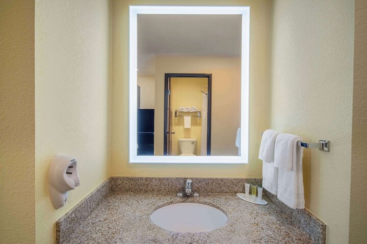 Room 17 of 36
