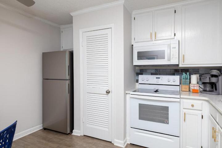 Embrace Oceanfront Elegance: Book Your Stay at Sunrise Oasis