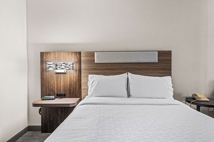 Holiday Inn Express Hotel & Suites Carneys Point by IHG