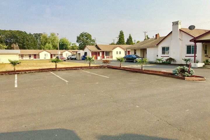 Property Grounds 25 of 25