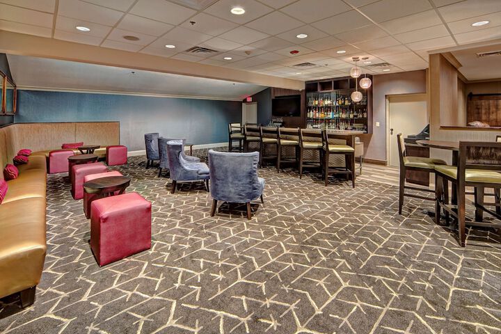 DoubleTree by Hilton Hotel Decatur Riverfront