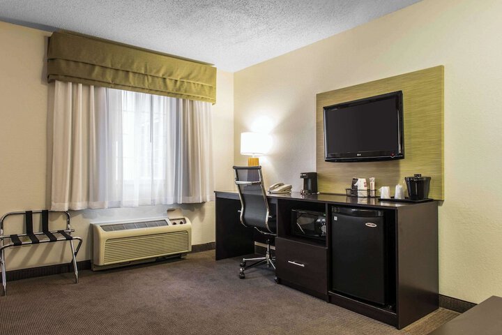 Room 9 of 29