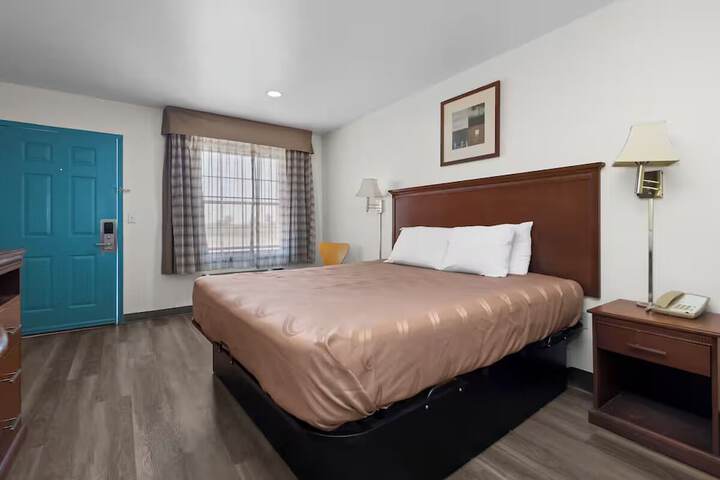 Economy Inn & Suites
