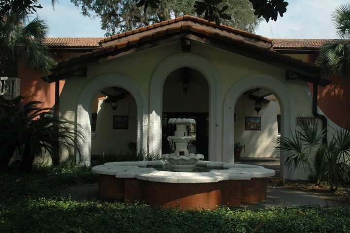 Hotel Exterior 14 of 17