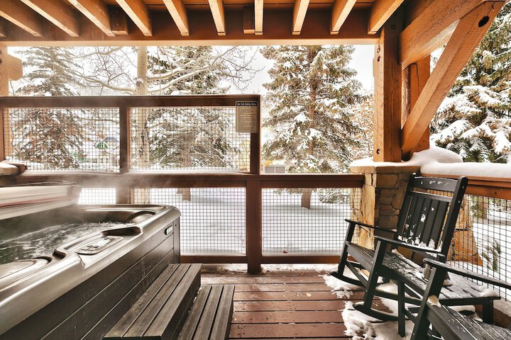Town Pointe B101 3 Bedroom Condo by RedAwning