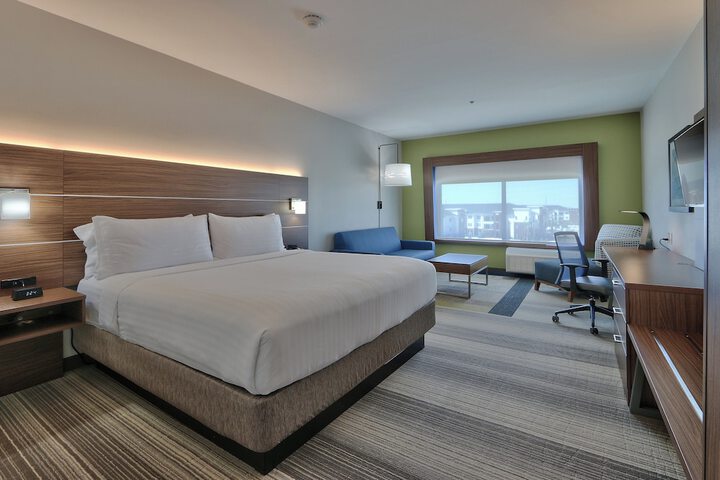 Room 25 of 38