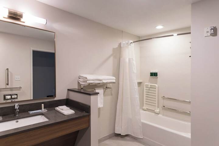 Fairfield Inn and Suites by Marriott Northfield