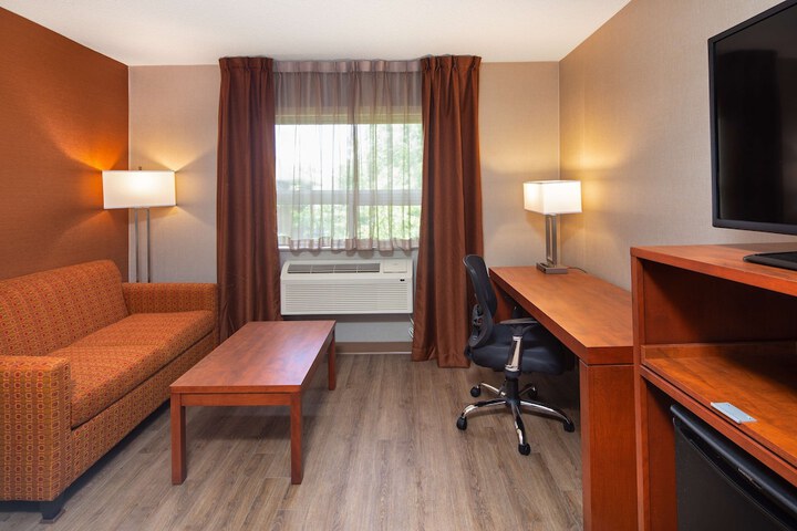 Room 10 of 12