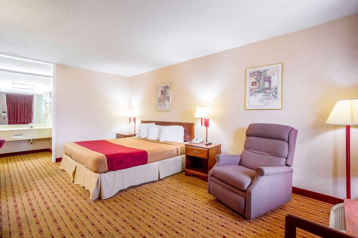 Room 38 of 65