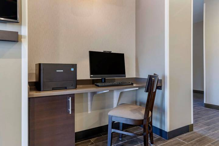 Business Center 36 of 36