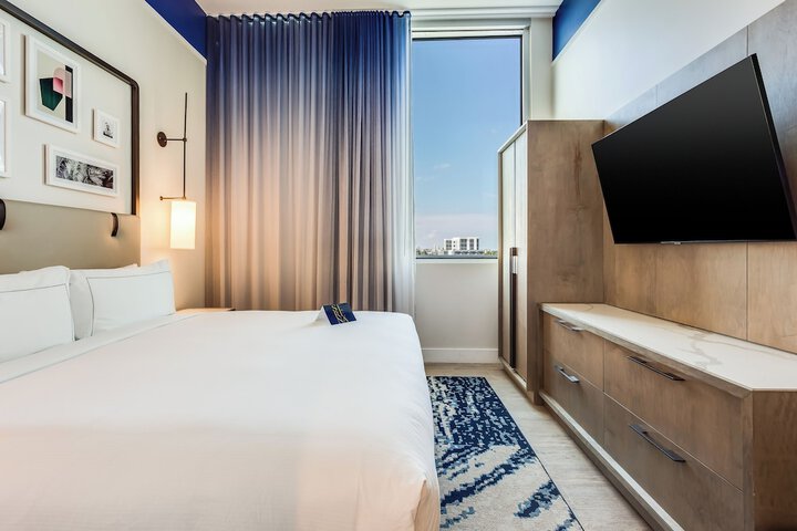 Room 32 of 98