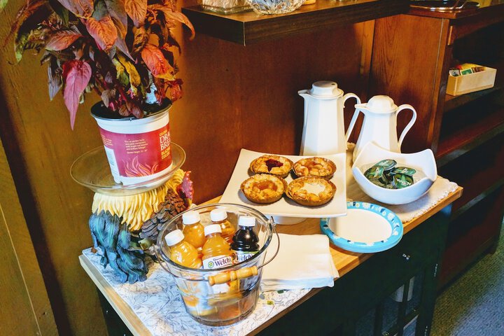 Breakfast/Coffee Service 32 of 53