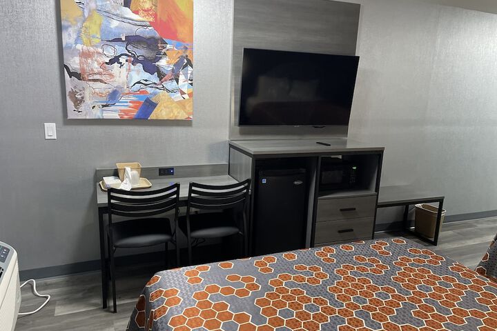 Room 32 of 43