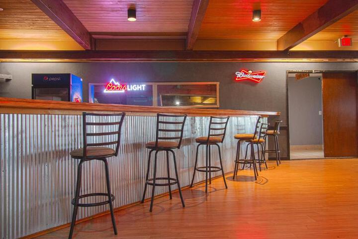 American Best Inn by OYO I-35 Perry near Lake McMurtry