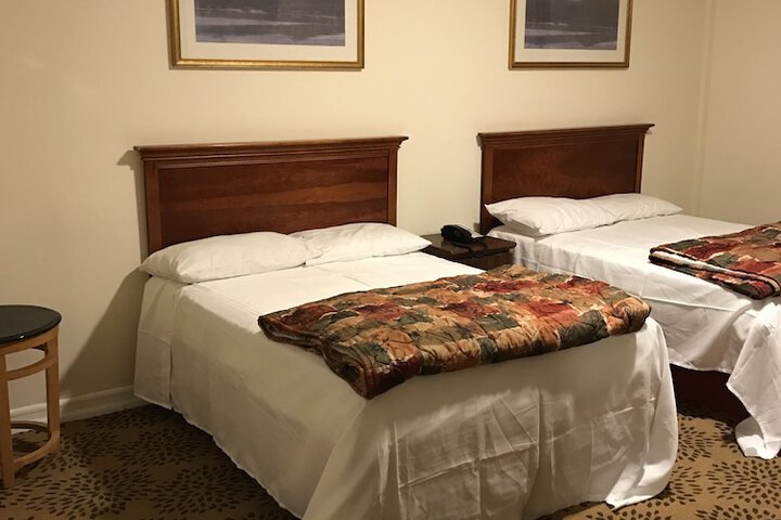 Room 10 of 28