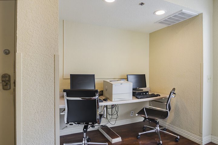 Business Center 38 of 38