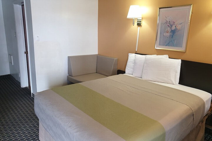 Room 27 of 35