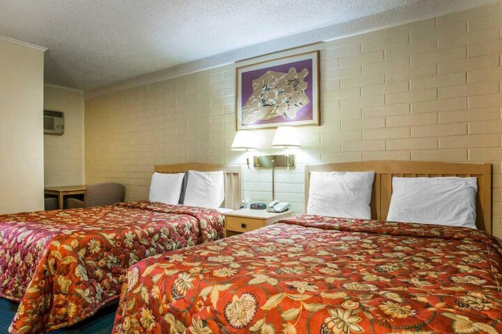 Room 10 of 19